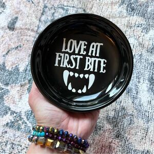 HALLOWEEN TAG LOVE AT FIRST BITE VAMPIRE TEETH BLACK WHITE GOTH CATCH ALL TRAY